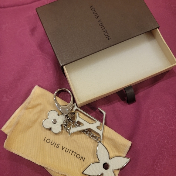 Bijoux Sac Fleur de Charm White Metallic M65085 #f02743 - Picture 6 of 9